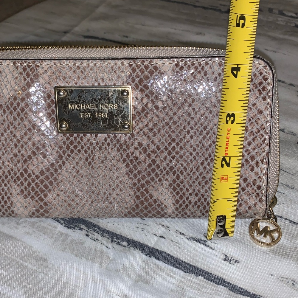 Michael Kors Python Print Wallet. - image 6